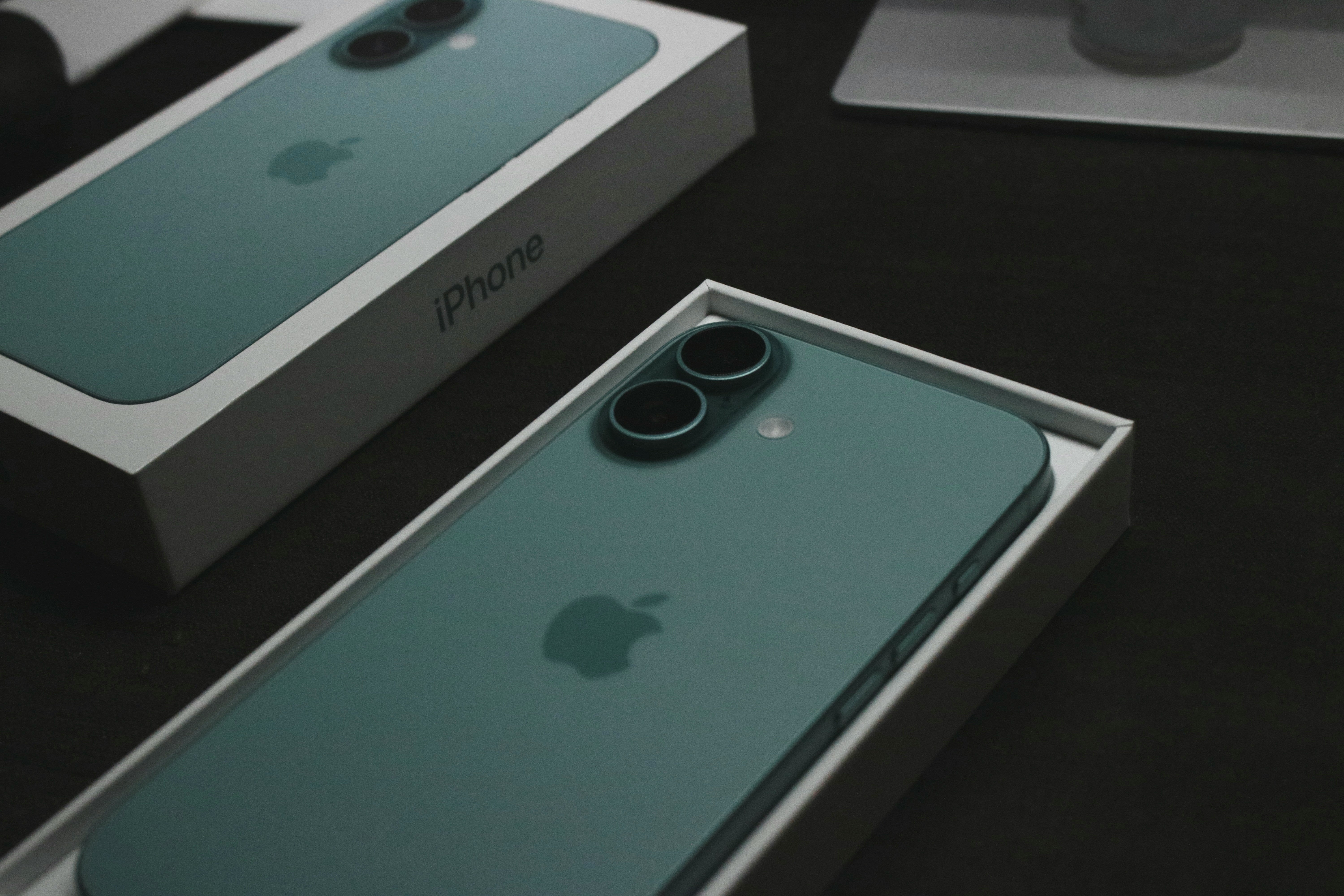 iPhone 15 vs. 16: 2026 Comparison | Save Up to $600 | SecondCell